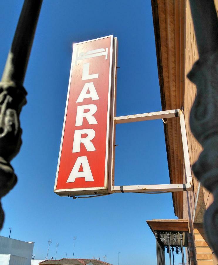 Pension Larra Mairena De Alcor Eksteriør bilde